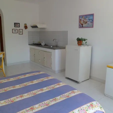 Appartamento In Canneto (Lipari)