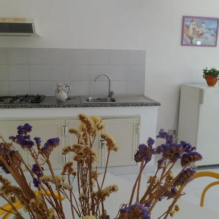Appartamento In Canneto (Lipari)